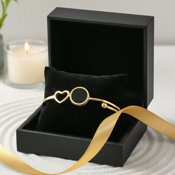 🆕Elegant 18K Gold Plated Stainless Steel Bangle Bracelet - Heart & Black Charm - Picture 5 of 10
